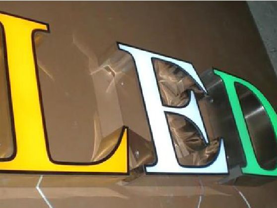 建水介绍LED招牌的基础知识。